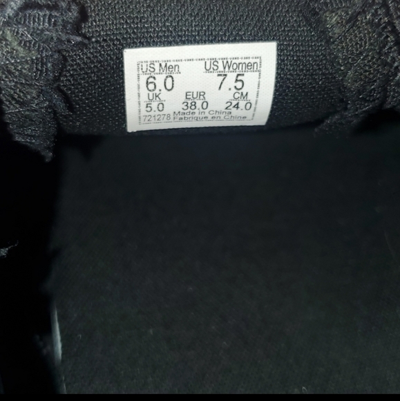 VANS CLASSIC SLIP ONS - Picture 4 of 6